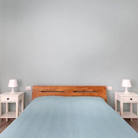 Casa Luna - Appartamento Vicino Al Centro Novara Esterno foto